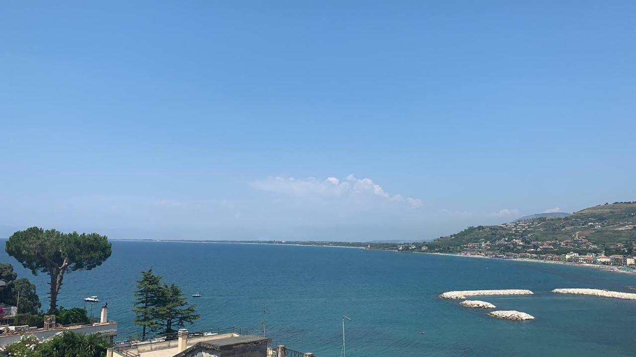 Blue Bay Suite & Spa Агрополи Екстериор снимка